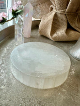 Load image into Gallery viewer, Selenite Crystal Charging Plate- Cleanse & Energize Your Crystals |Reiju