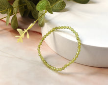 Load image into Gallery viewer, Peridot Faceted Crystal Bracelet