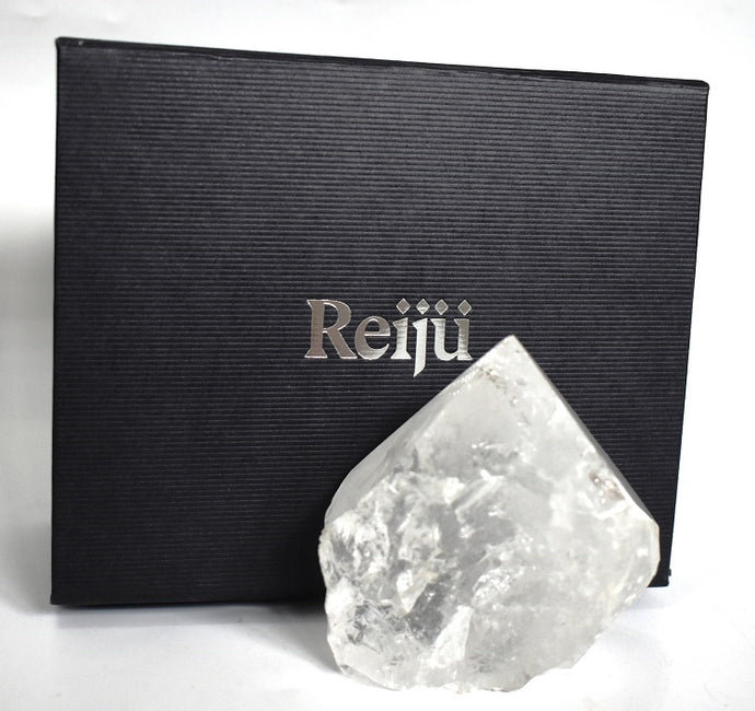 Clear Quartz Crystals| The Master Healer| What It Is And What It Does| REIJU