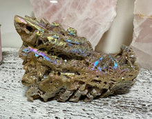 Load image into Gallery viewer, Druzy Aura Sphalerite Crystal Dragon Head