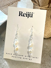 Load image into Gallery viewer, Freshwater Pearl and Diamante Earrings