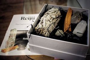 Cleansing Dispel Negativity Natural & Unique Crystals Boxed Gift Set Inc White Sage & Palo Santo