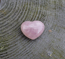 Load image into Gallery viewer, Small Rose Quartz Crystal Heart Piece Inc Gift Box