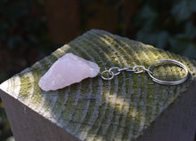 Load image into Gallery viewer, Rose Quartz Raw Key ring