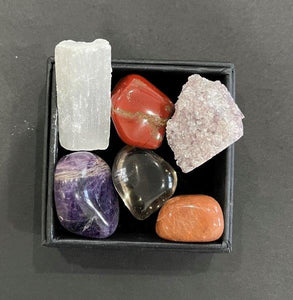 'Warm Wishes' Natural Crystal Tumble Stone & Raw Chunks Set Inc Gift Box