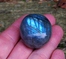 Load image into Gallery viewer, Labradorite Crystal Pebble with Beautiful Flash