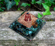 Load image into Gallery viewer, Large Emerald Crystals Orgone Orgonite Pyramid