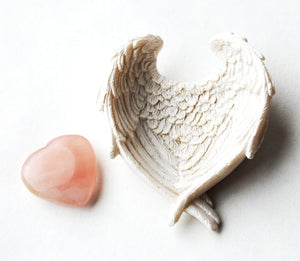 Rose Quartz Heart Stone Crystal in Stunning Detail Ceramic White Angel Wings Dish Gift Set - Krystal Gifts UK